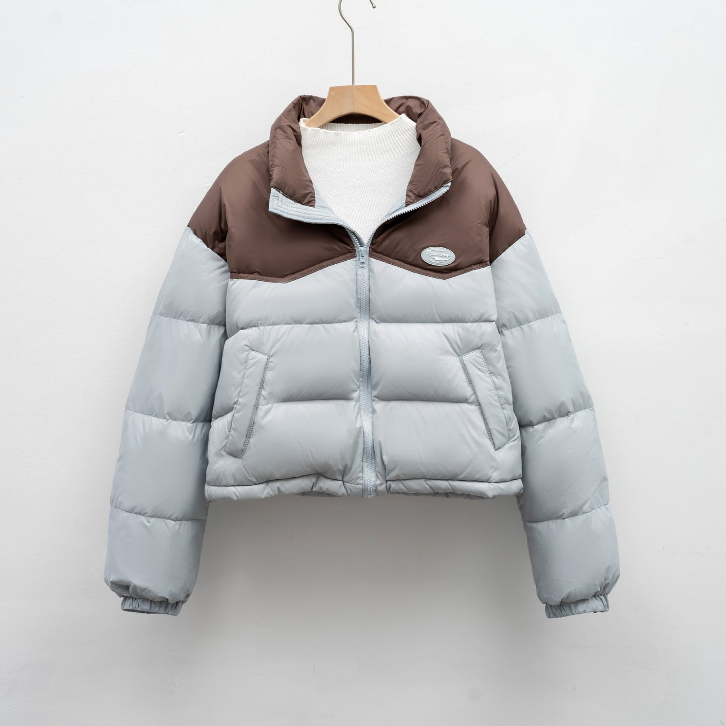 Damen modische kurz geschnittene Steppjacke mit hohem Kragen und praktischem Reißverschluss ModeGeist