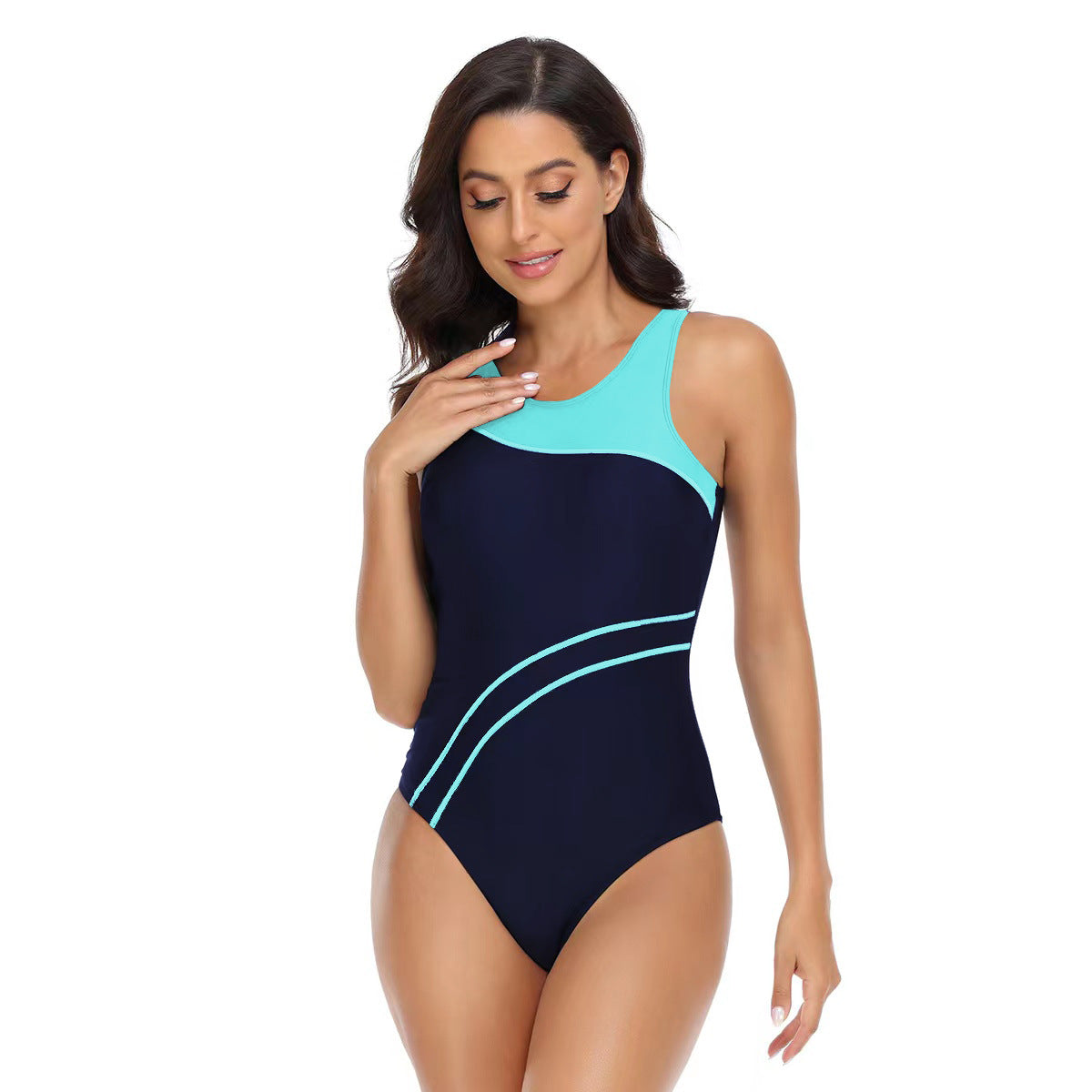Moderner, sportlicher Damen-Badeanzug mit ergonomischem Schnitt von MODEGEIST