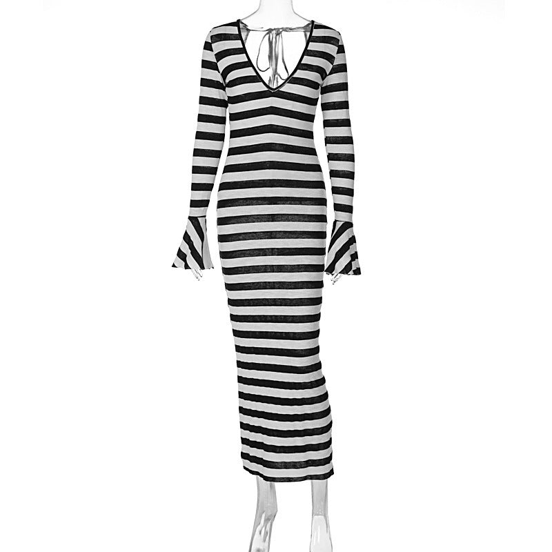 Elegantes figurbetontes Midikleid mit V-Ausschnitt und flatternden Ärmeln von MODEGEIST
