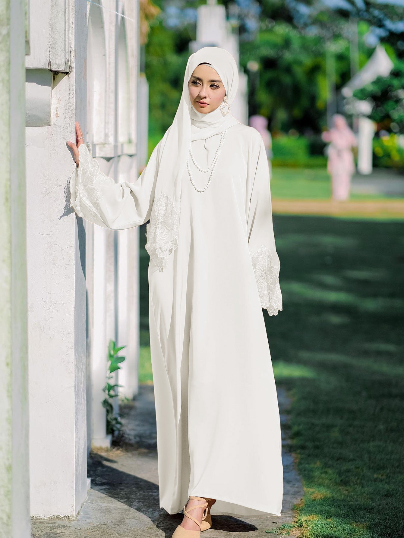 Damen Elegantes Maxi-Kleid mit floralem Spitzenbesatz ModeGeist