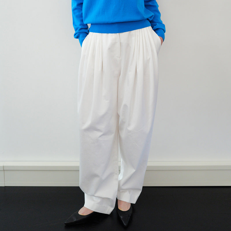 Elegante Damen-Chinos mit Bundfalten und Seitentaschen von MODEGEIST