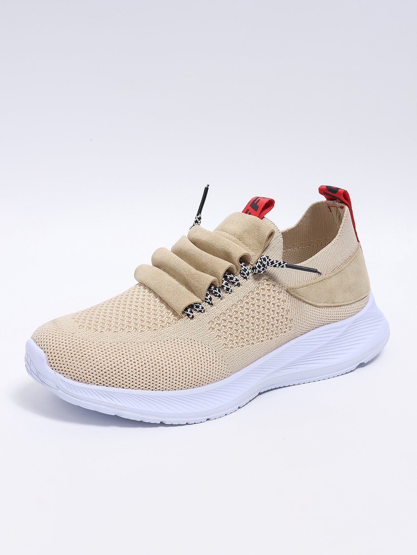 Sportliche Damensneaker mit flexiblem Obermaterial und rutschfester Sohle von MODEGEIST