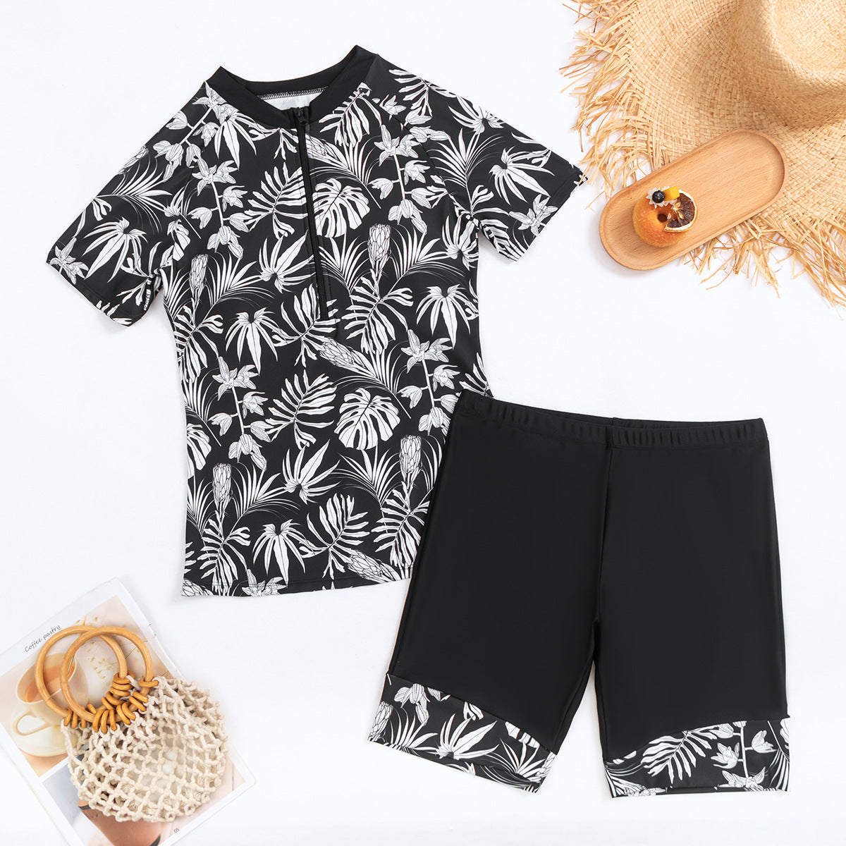 Eleganter Damen-Surfanzug mit Pflanzenmuster und integrierten Shorts von MODEGEIST