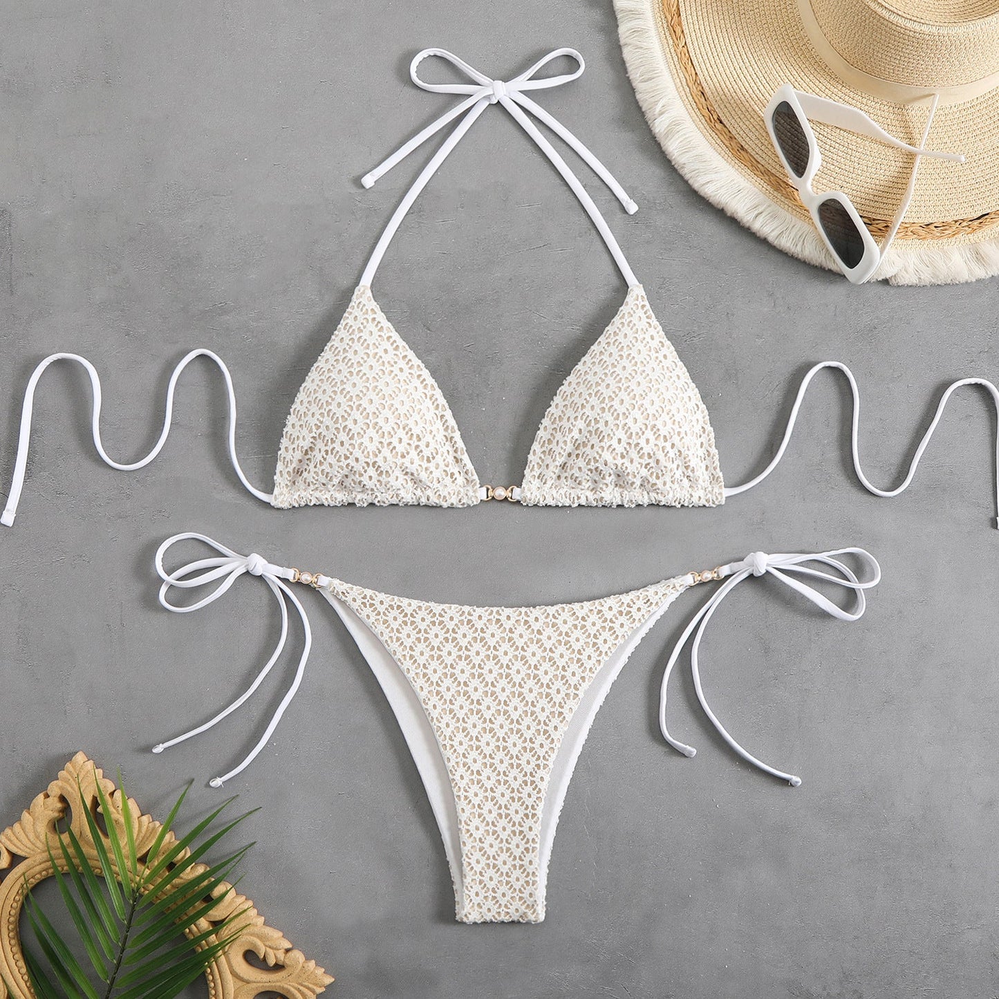 Bikini-Set mit Dreieck-Oberteilen, verstellbaren Trägern und elastischer Hose von MODEGEIST