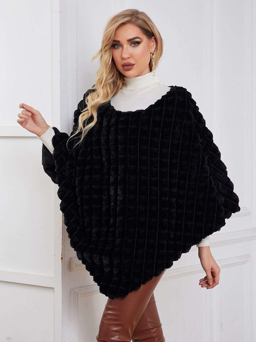 Damen Flauschiger Kunstpelzponcho mit strukturiertem Design und weichem Innenfutter ModeGeist