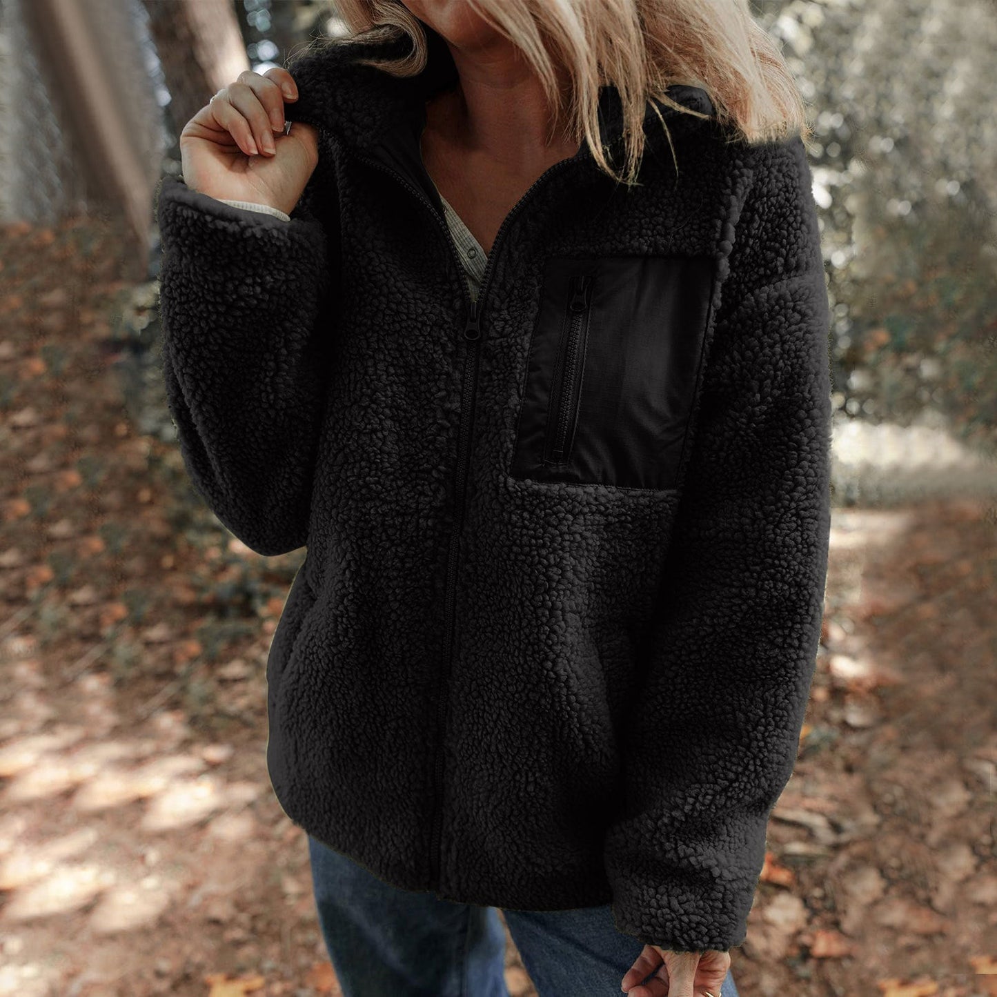 Damen Fleecejacke mit hochabschließendem Kragen und praktischer Brusttasche ModeGeist