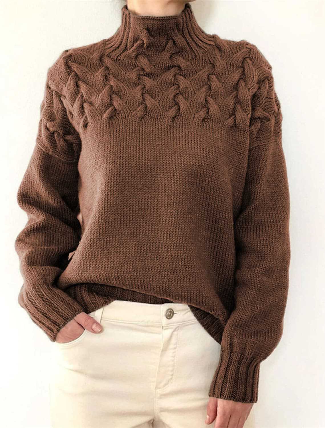 Damen Grobstrickpullover mit Stehkragen und Zopfmuster ModeGeist