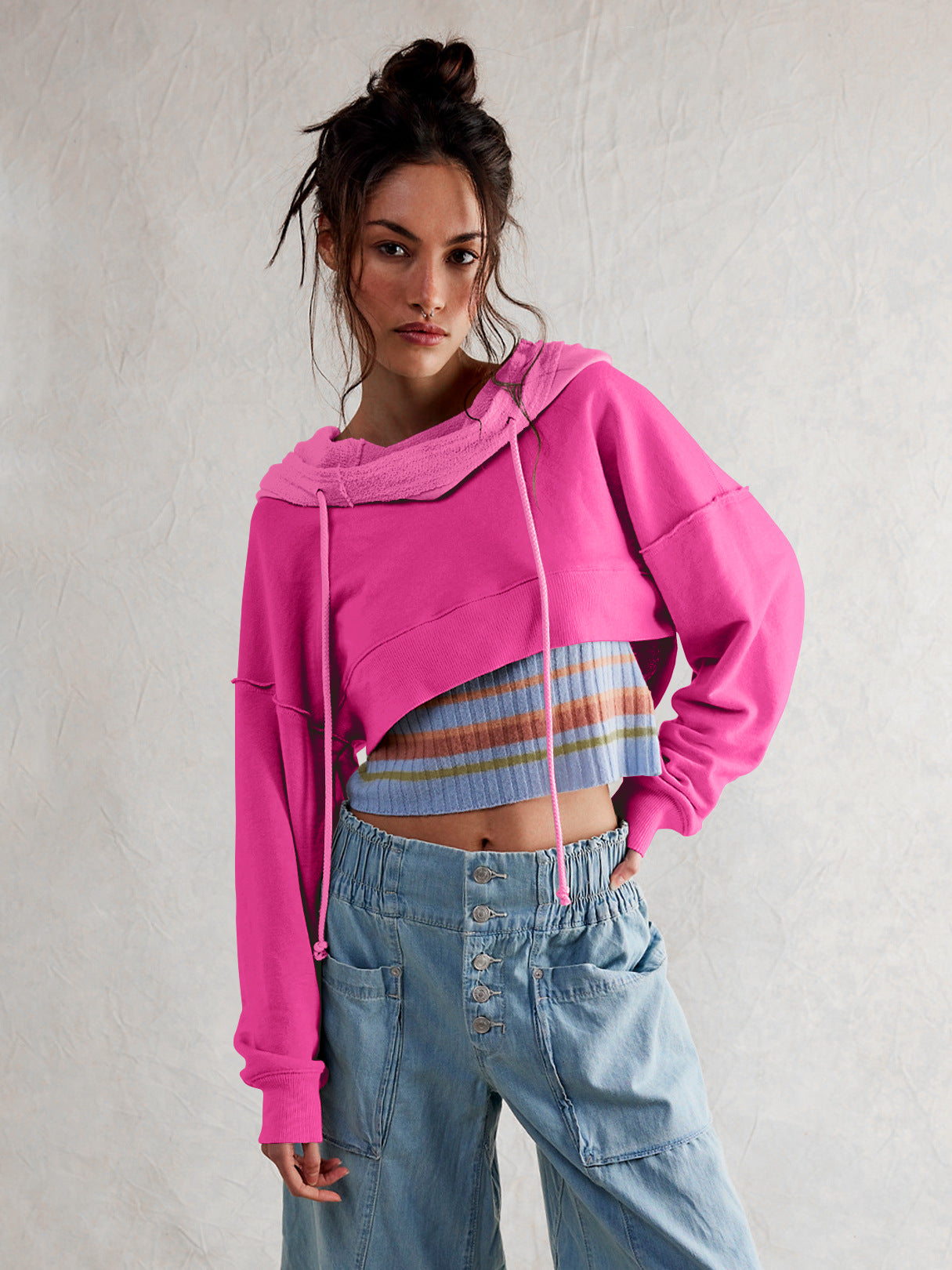Damen cropped Sweatshirt mit lässigem Schnitt und Kängurutasche ModeGeist