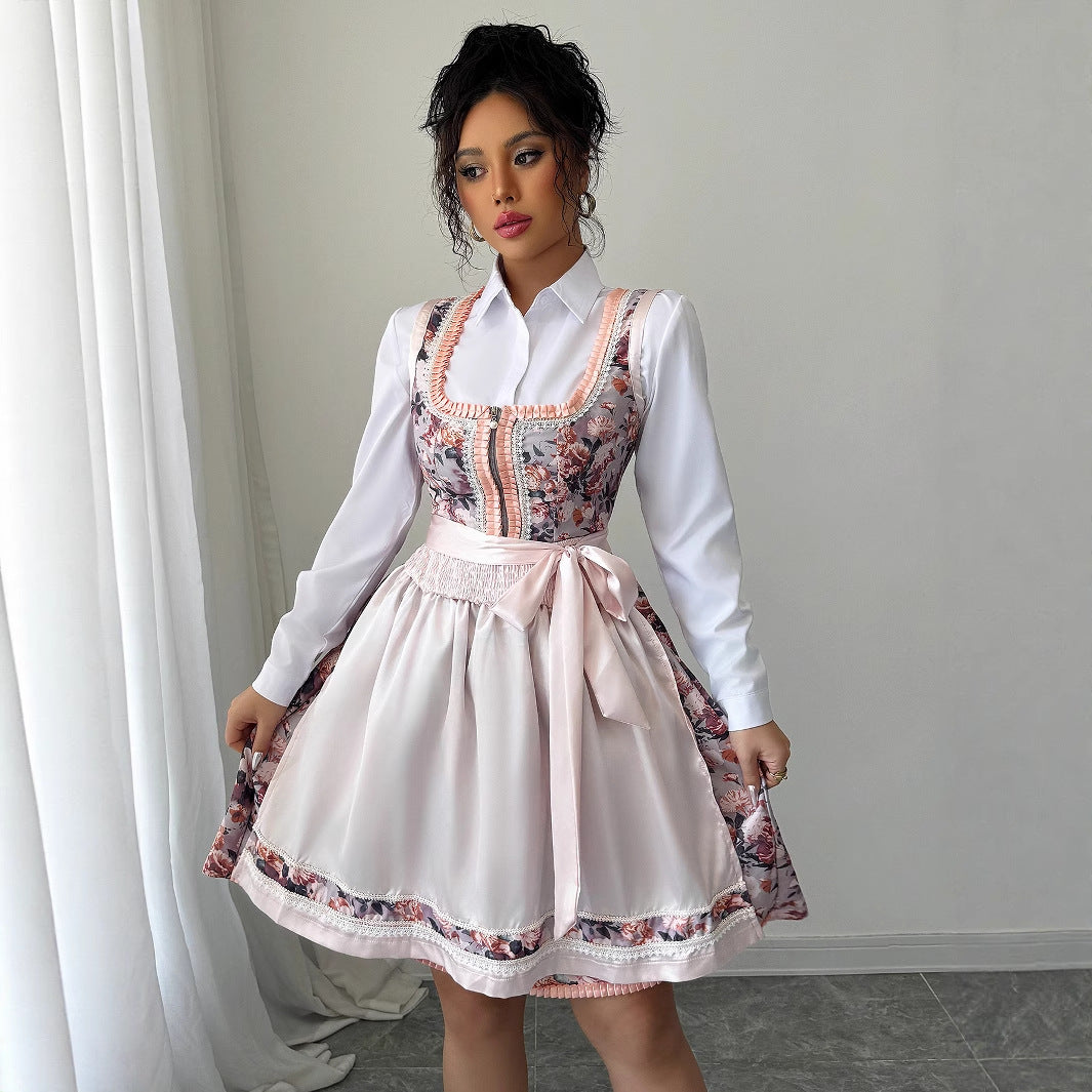 Blusenkleid mit Blumendruck und Schürze von MODEGEIST