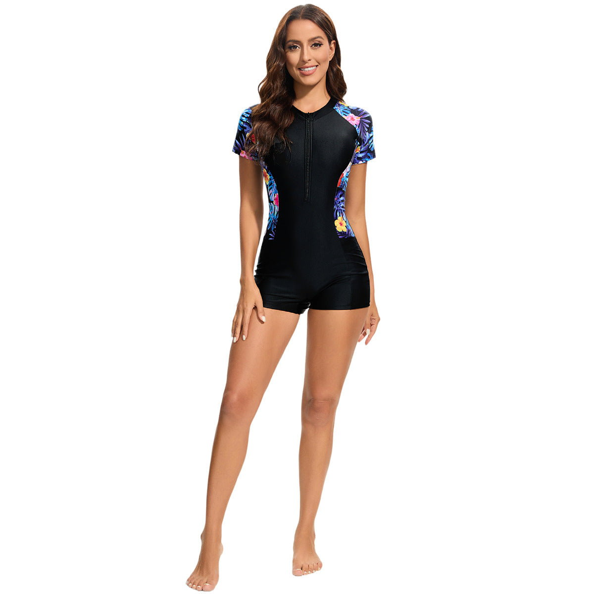 Sportlicher Damen-Kurzanzug mit modischem Blumenmuster und praktischem Reißverschluss von MODEGEIST