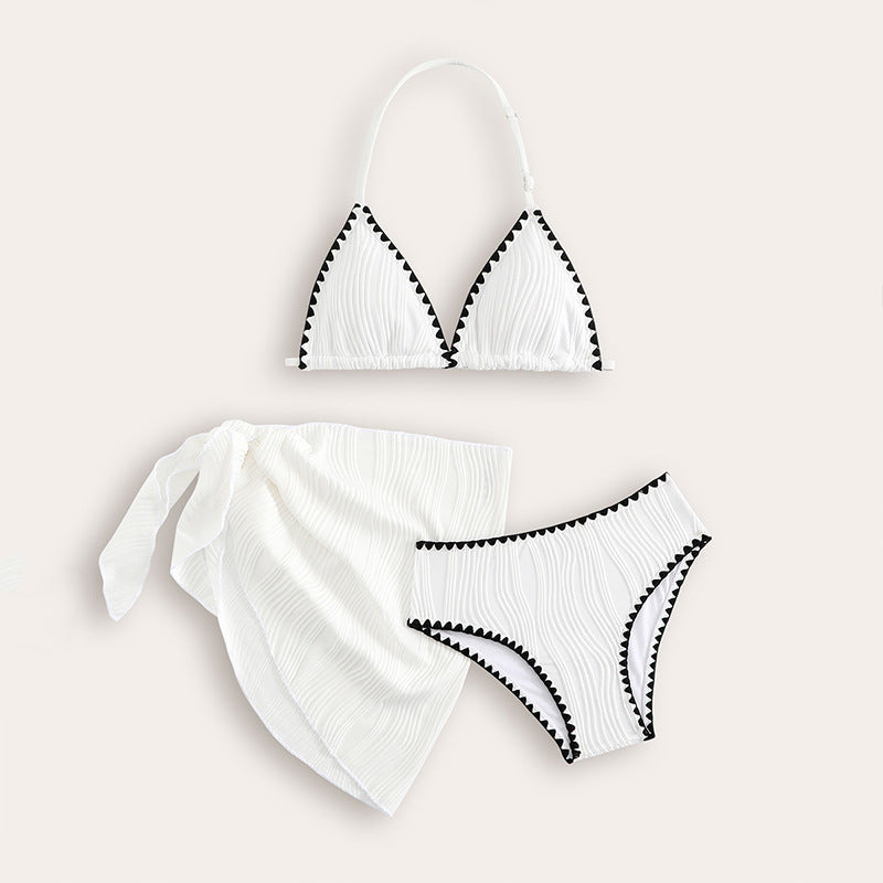 Stilvoller Damen-Bikini mit Wickelrock und Rüschen von MODEGEIST