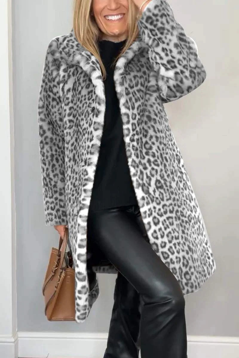 ModeGeist | Mantel - Kunstpelz - Oversized Fit - Reverskragen - Leopardenprint