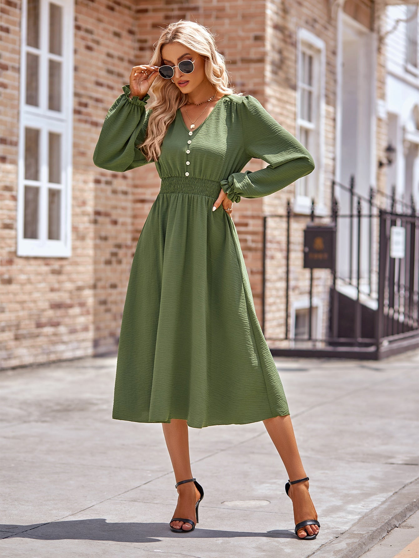Wickelkleid für Damen, mit geraffter Taille und Knöpfen von MODEGEIST