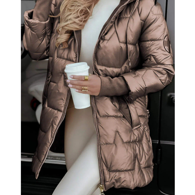 Damen Longline Steppjacke mit abnehmbarem Kapuzenfutter und seitlichen Reißverschlusstaschen ModeGeist