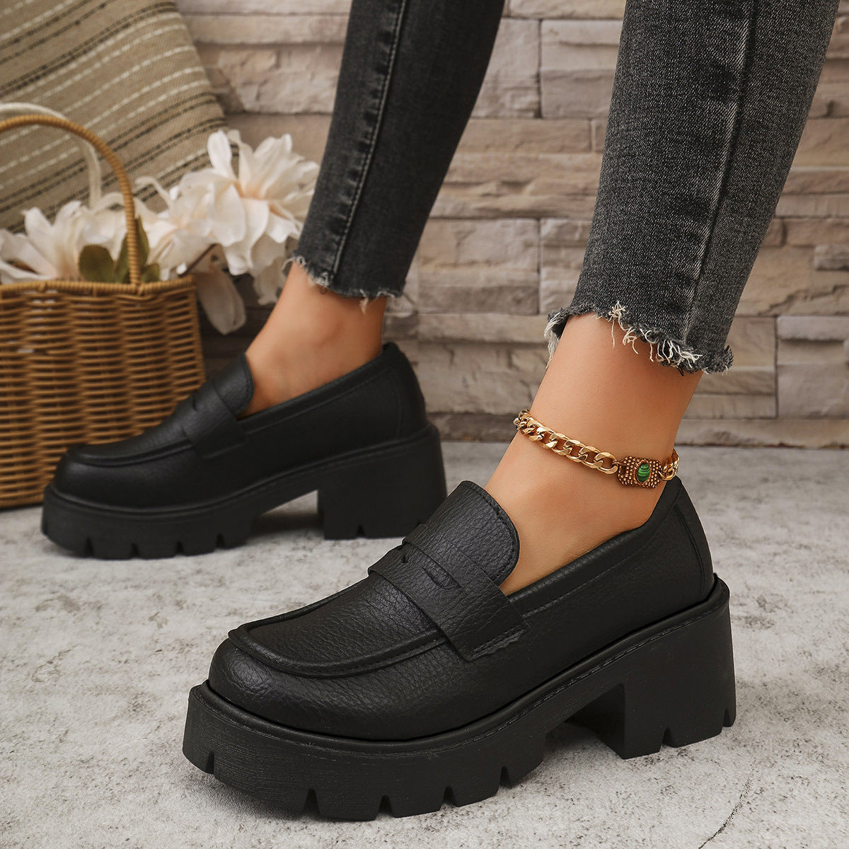 Damen Plateauslipper mit rutschfester Profilsohle und modischem Design ModeGeist