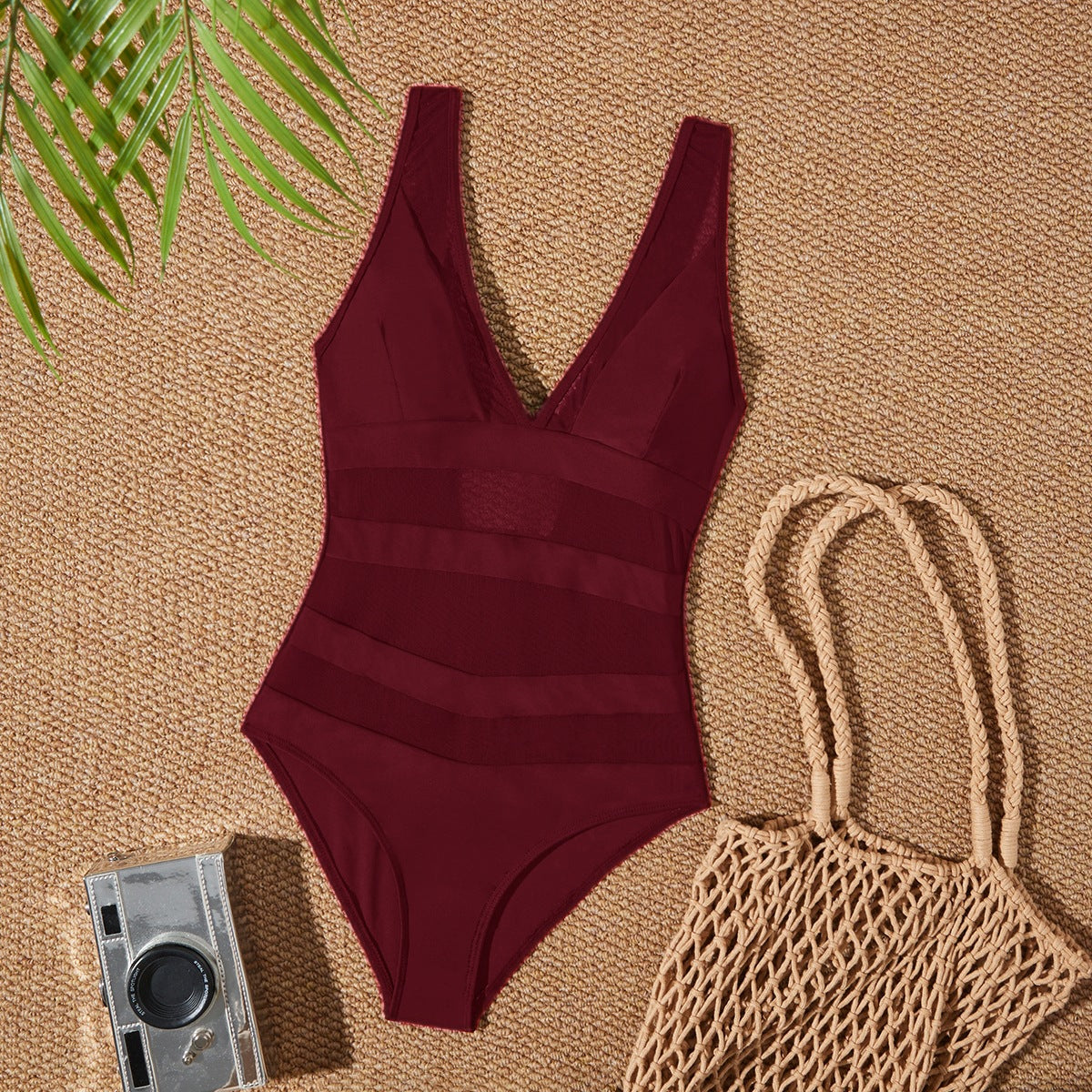 Modischer Damen-Badeanzug mit Mesh-Details von MODEGEIST