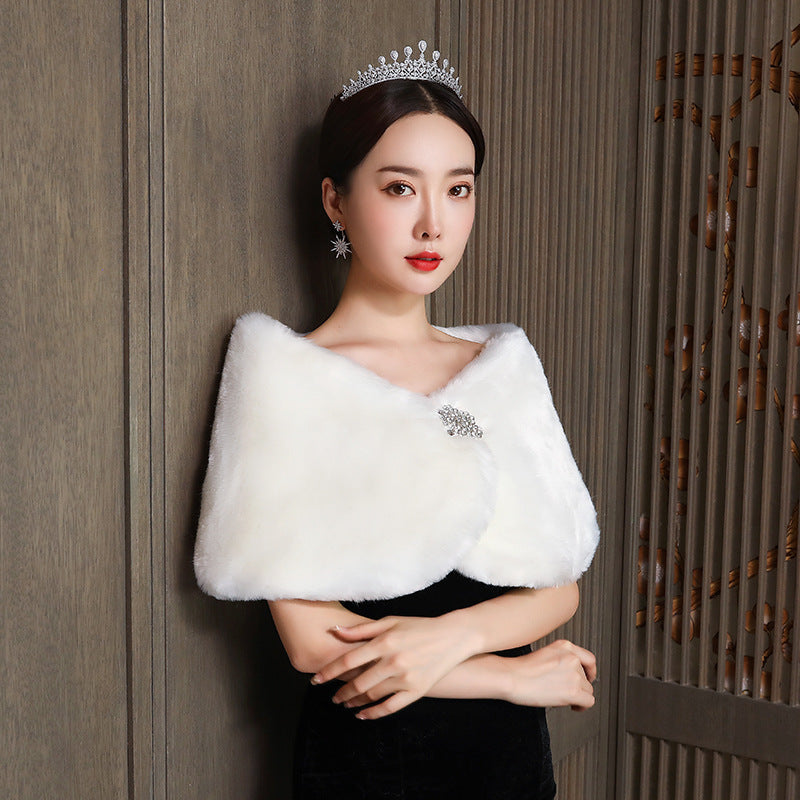 Damen eleganter und luxuriöser Umhang aus Kunstpelz ModeGeist