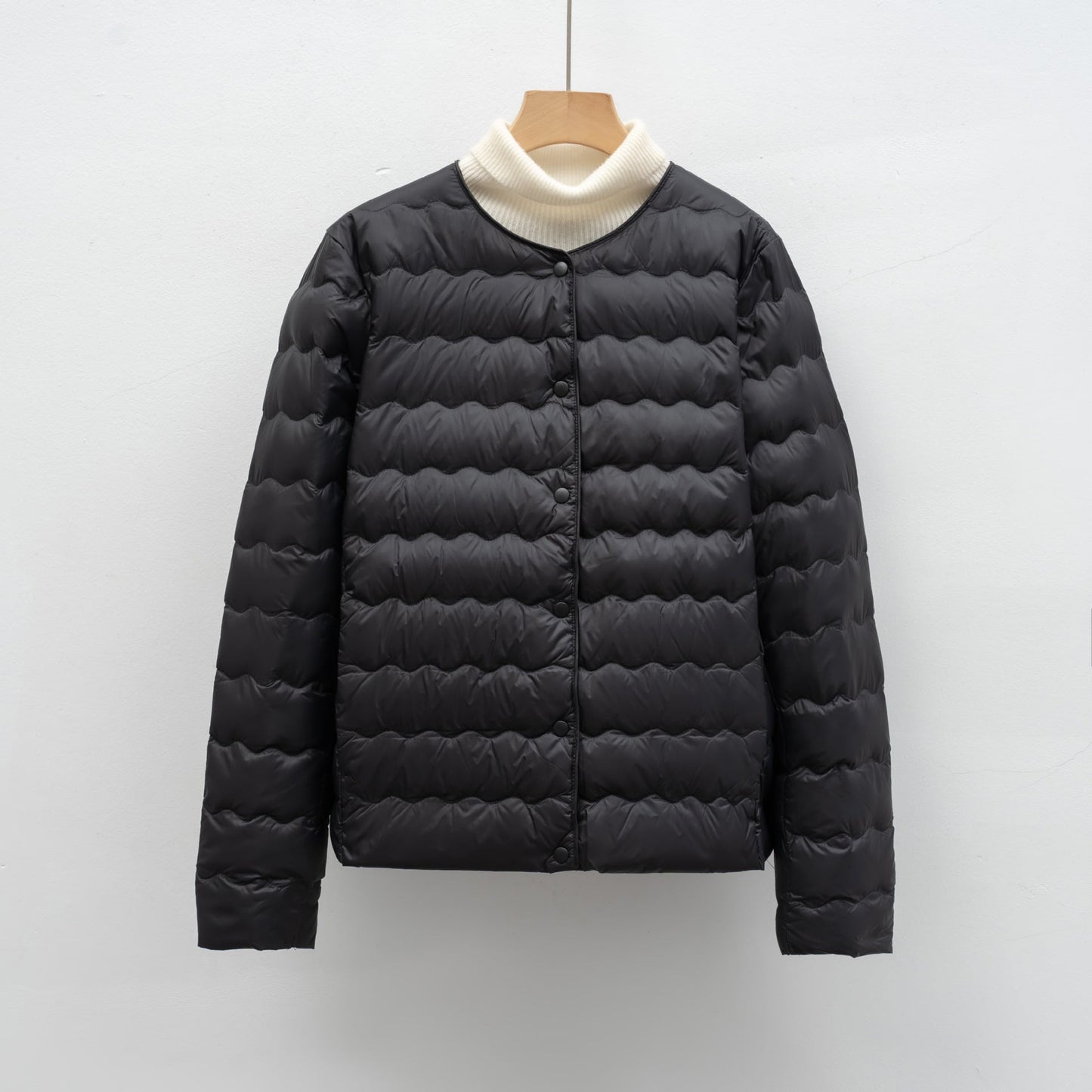 Damen Leichte gesteppte Jacke mit hochgeschlossenem Kragen und elastischen Bündchen ModeGeist