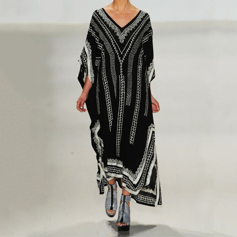 Modegeist Damenkaftan mit weit geschnittenen Ärmeln und kunstvollem Ethno-Print
