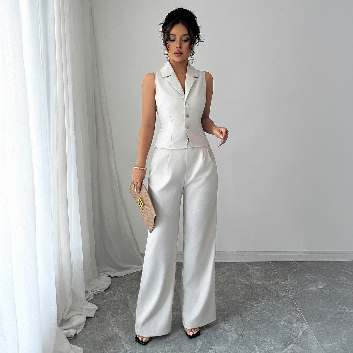 Elegante, bequeme Damen-Anzugweste mit weit geschnittener Hose von MODEGEIST