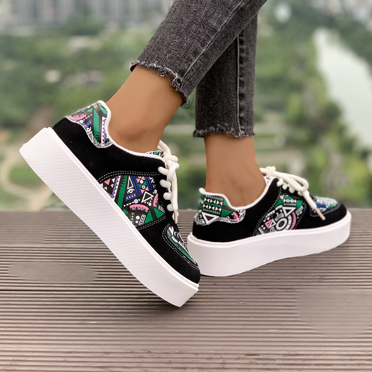 Damen modische Plateau-Sneaker mit auffälligem Design ModeGeist