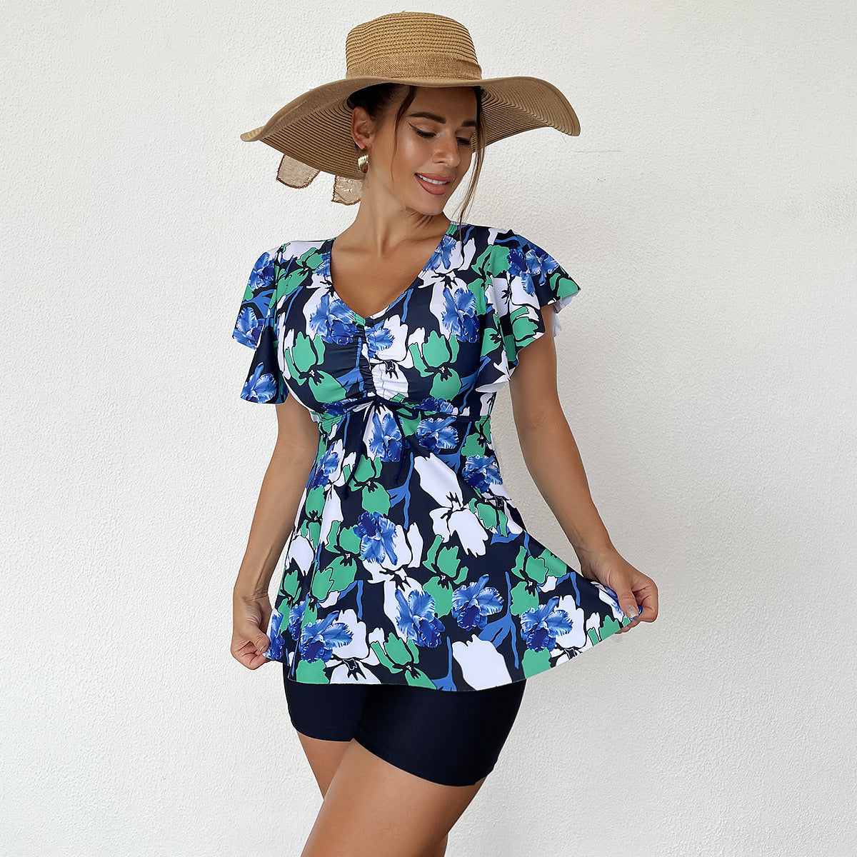 Elegantes Damen Tankini mit fließendem Schnitt und modischem Blumenmuster von MODEGEIST