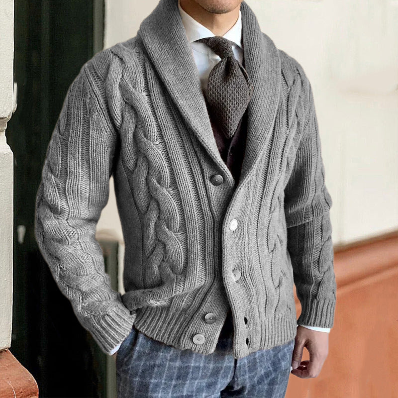 Herren Grobstrickjacke mit elegantem Zopfdesign und modernem Kragen ModeGeist