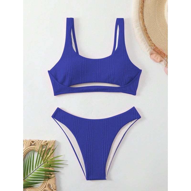 Modischer Damen Bikini mit strukturierter Oberfläche und hohem Bund von MODEGEIST