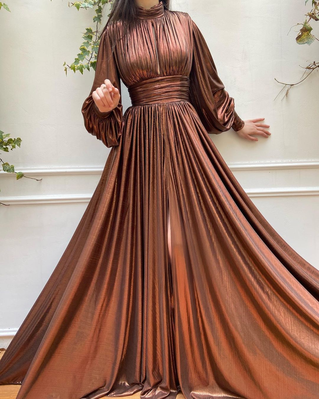 Damen Elegantes Maxikleid mit plissierten Details und luxuriösem Fall ModeGeist