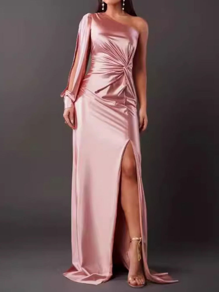 Damen Abendkleid mit asymmetrischem Ausschnitt und eleganter Faltenlegung ModeGeist