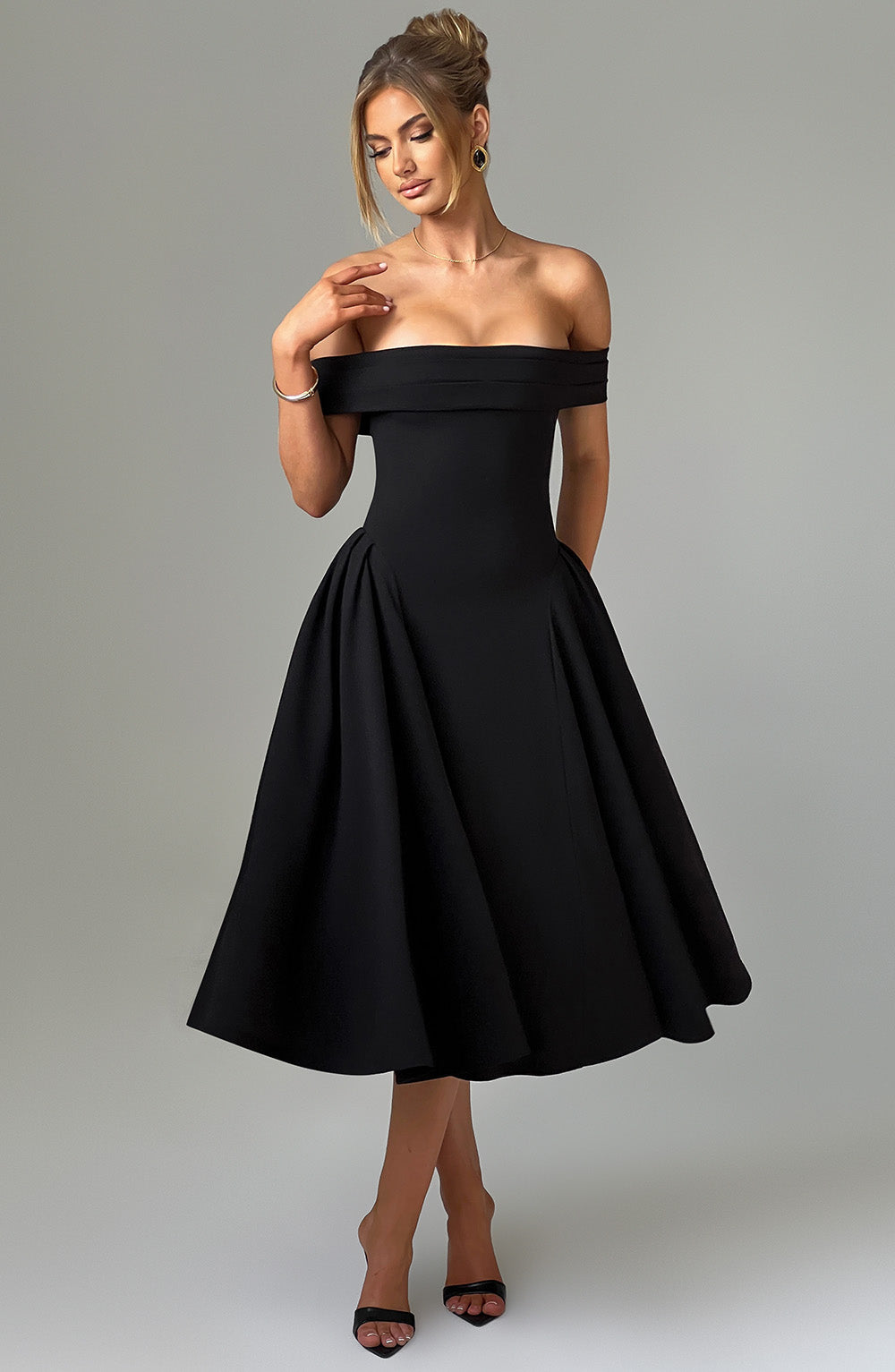 Damen Cocktailkleid mit schulterfreiem Design und voluminösem Rock ModeGeist