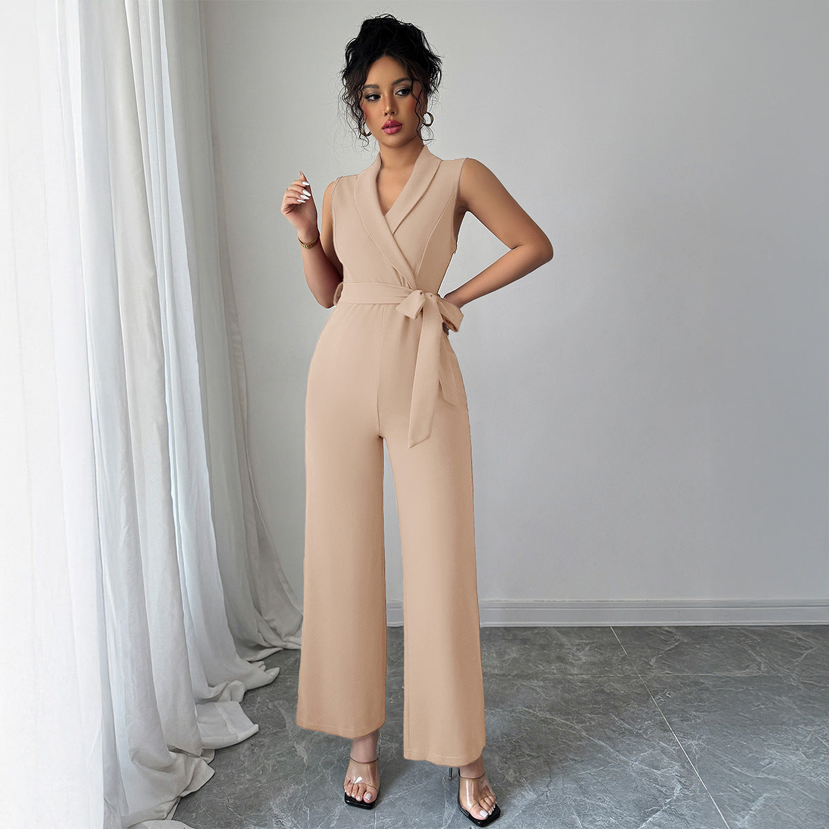 Elegantes Damen-Wickeljumpsuit mit weitem Schnitt von MODEGEIST