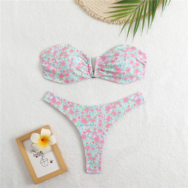 Blumen-Bandeau-Bikini mit dekorativen Details von MODEGEIST