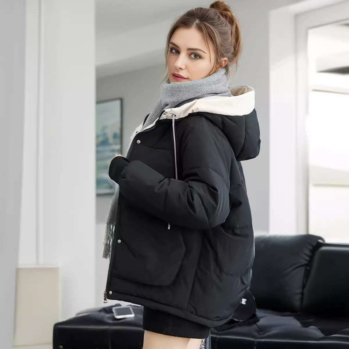 Damen modische Steppjacke mit abnehmbarer Kapuze und komfortabler Passform ModeGeist
