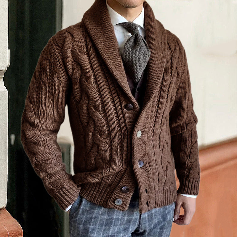Herren Grobstrickjacke mit elegantem Zopfdesign und modernem Kragen ModeGeist