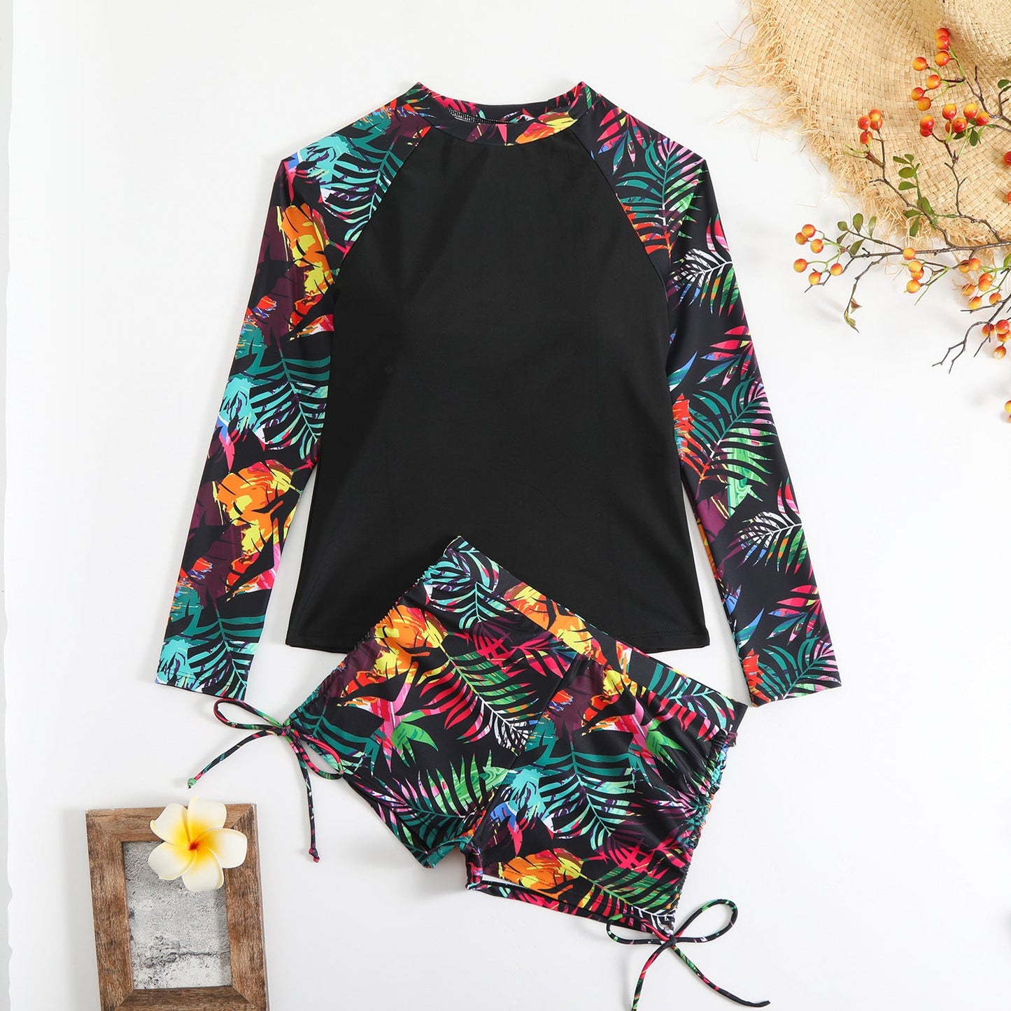 Frauen Rashguard und Shorts Set mit bunten Blattdesign MODEGEIST