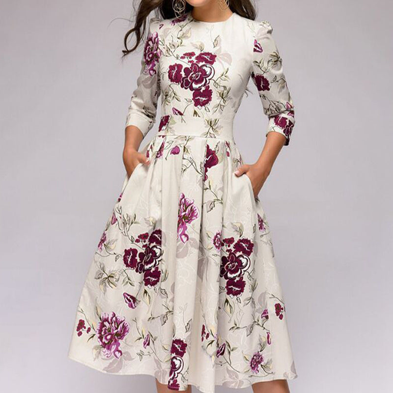 Elegantes Damen-Midikleid mit Blumenmuster und Taschen von MODEGEIST