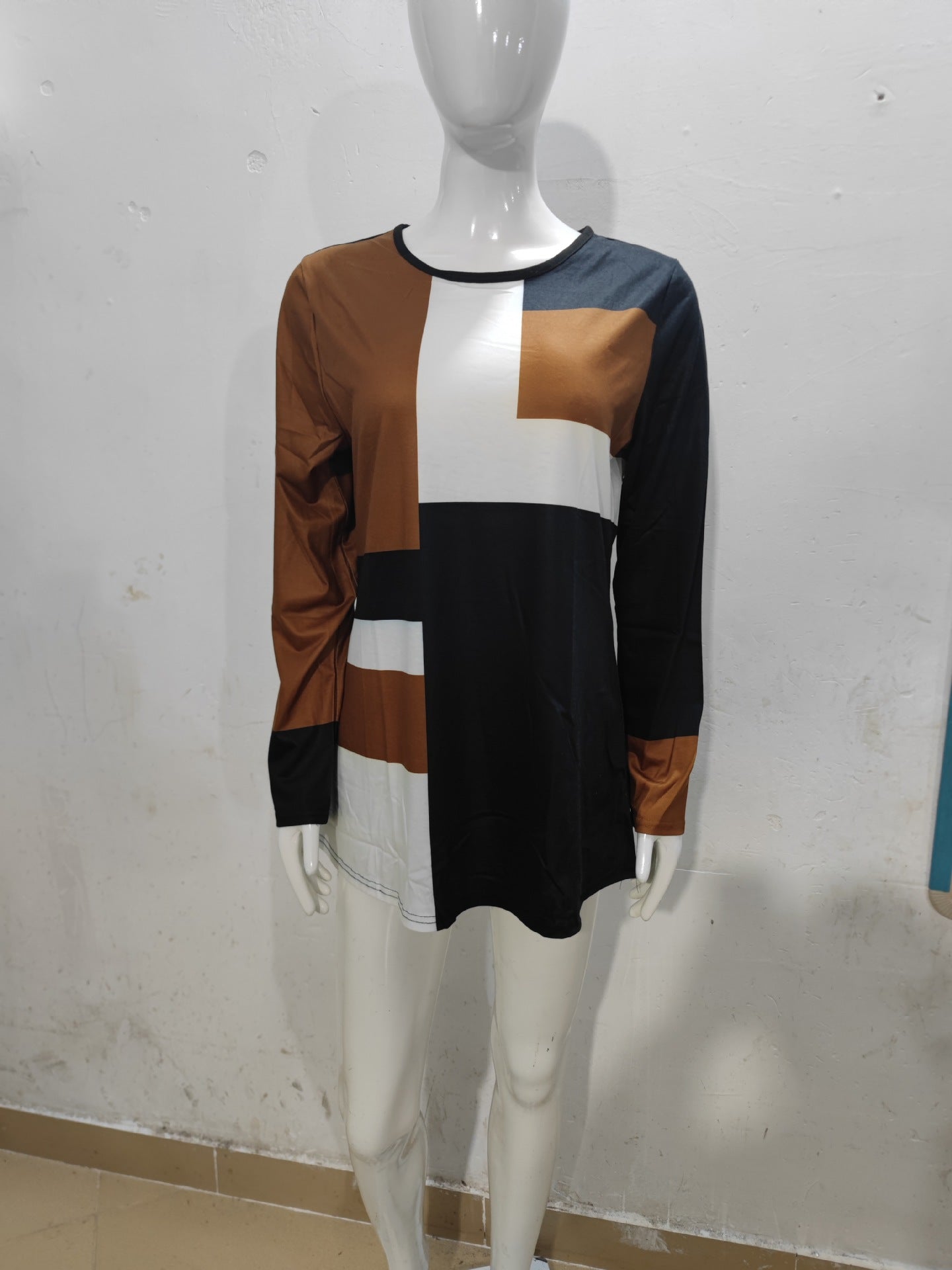 Modisches Rundhals-Langarmshirt mit Aufdruck von Fudus