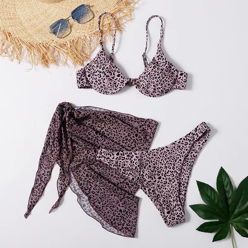 Stilvoller Damen-Bikini mit Wickelkleid, samtweich & modisch