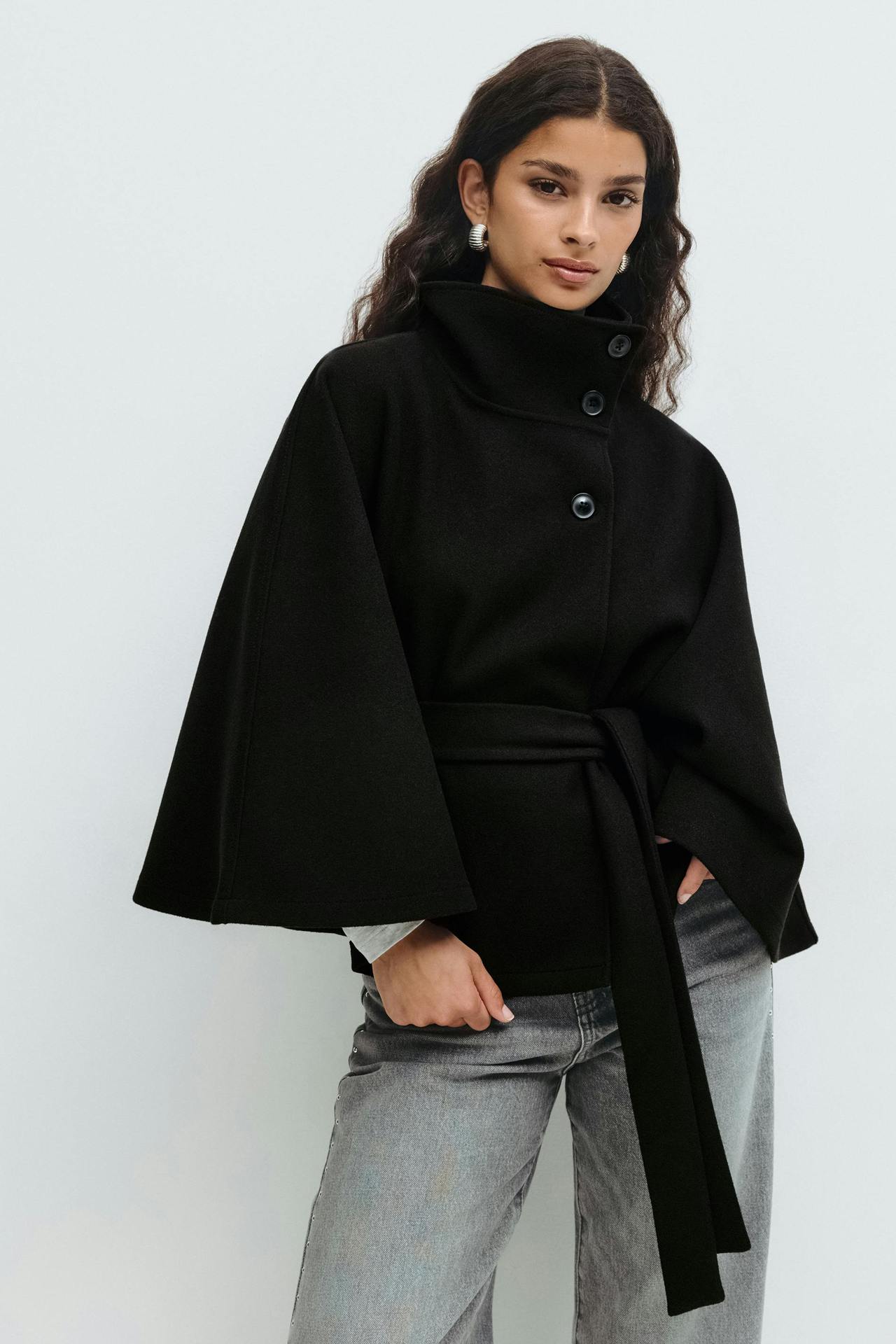 Damen Relaxed Fit Umhangjacke mit Bindegürtel ModeGeist