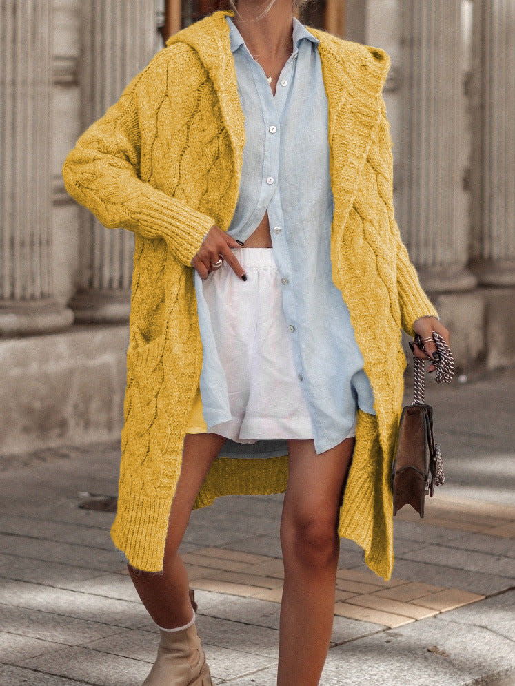 Damen Langstrickjacke mit modernem Zopfmuster und kuscheligem Innenfutter ModeGeist