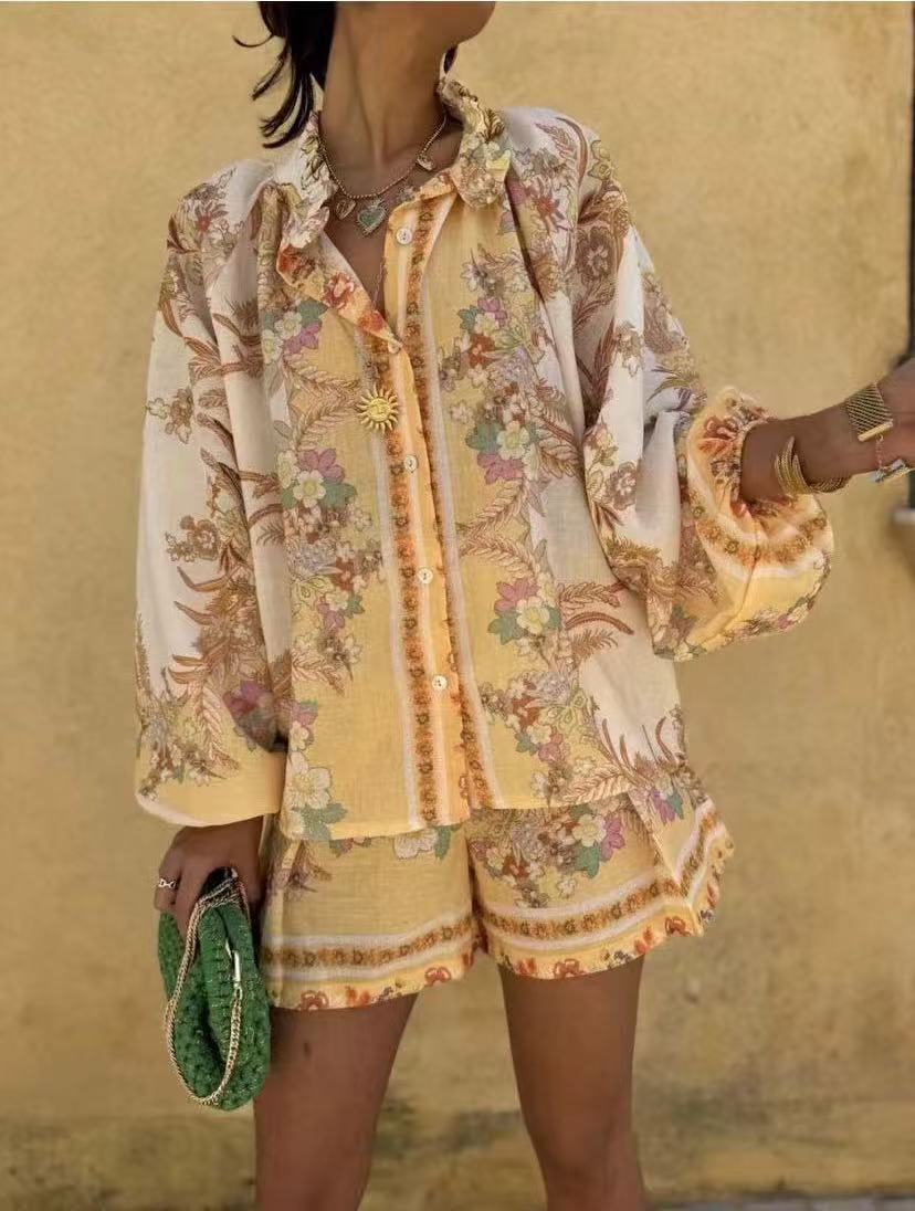 Modisches Damen-Set: Bluse & Shorts mit Blumenmuster und Volantärmeln
