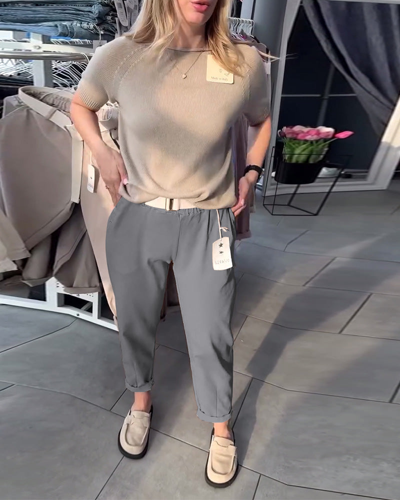 Chinohose für Damen mit elastischem Bund und modernen Details von MODEGEIST