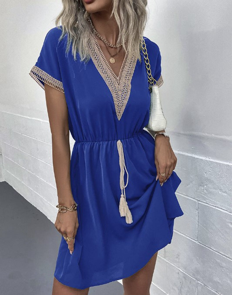 Heidi Mode | Kleid mit V-Ausschnitt aus Spitze