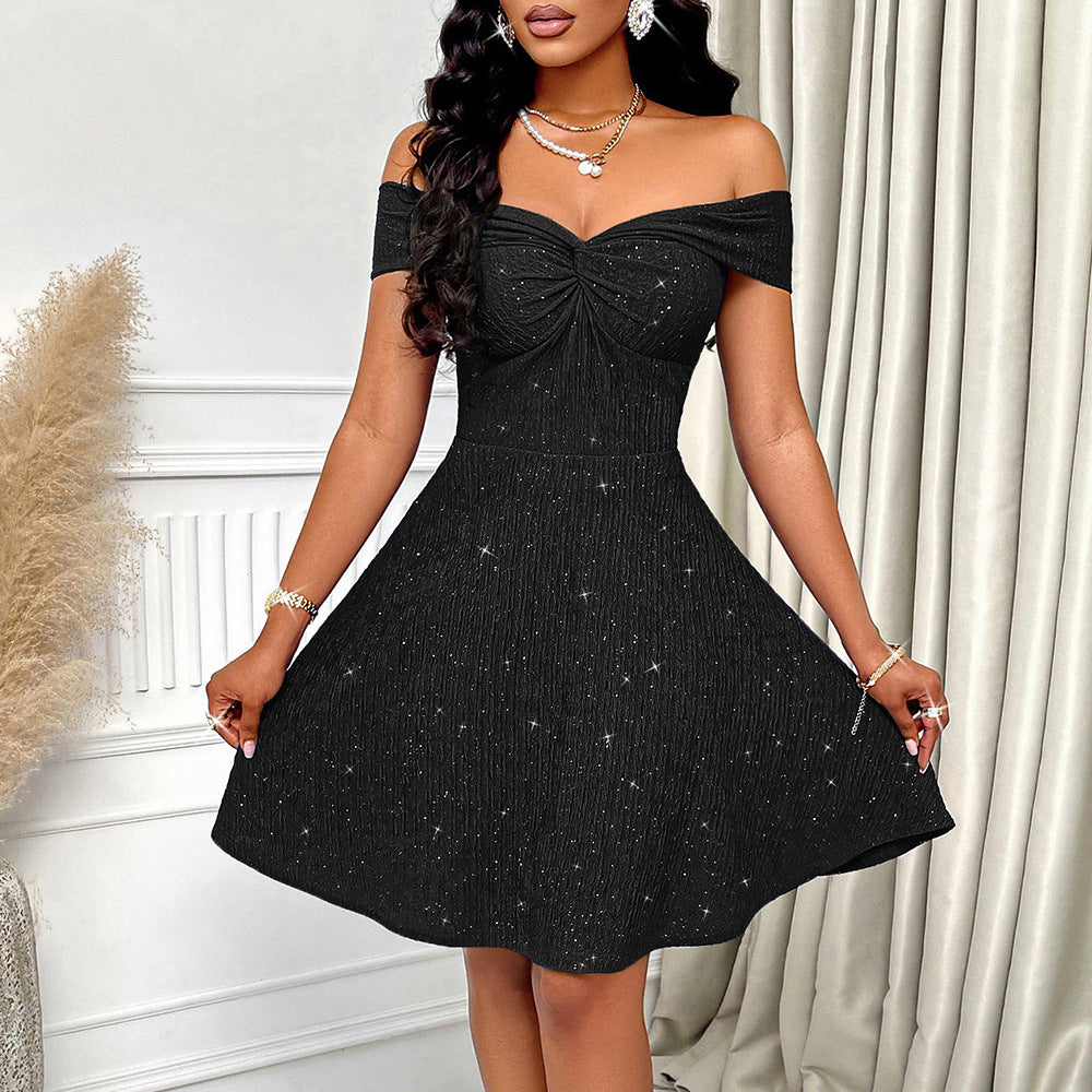Elegantes Damen-Off-Shoulder-Kleid mit Glitzerstoff und fließendem Rock von MODEGEIST
