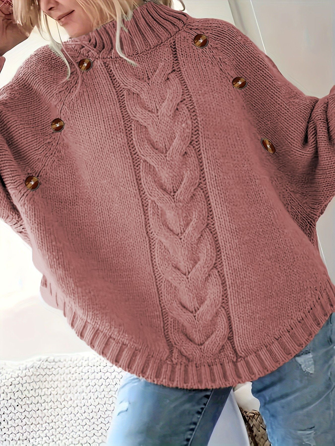 Damen Oversized Strickpullover mit Hochkragen und dekorativen Knopfdetails ModeGeist