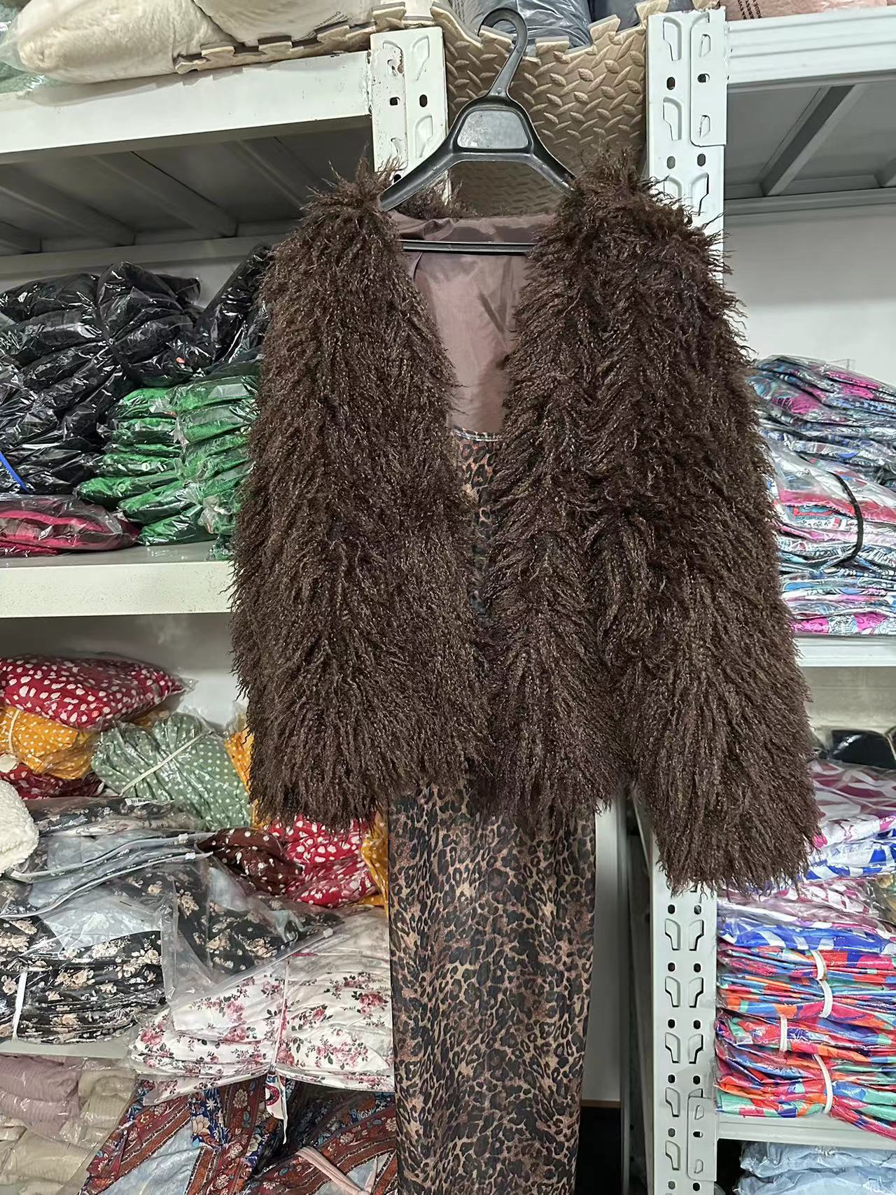 Damen Luxuriöse Kunstfell-Weste mit modischem Schnitt und voluminösem Design ModeGeist