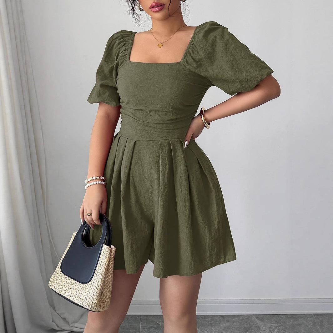 Kurzes, figurbetontes Damenkleid mit Puffärmeln und Gürtel – MODEGEIST
