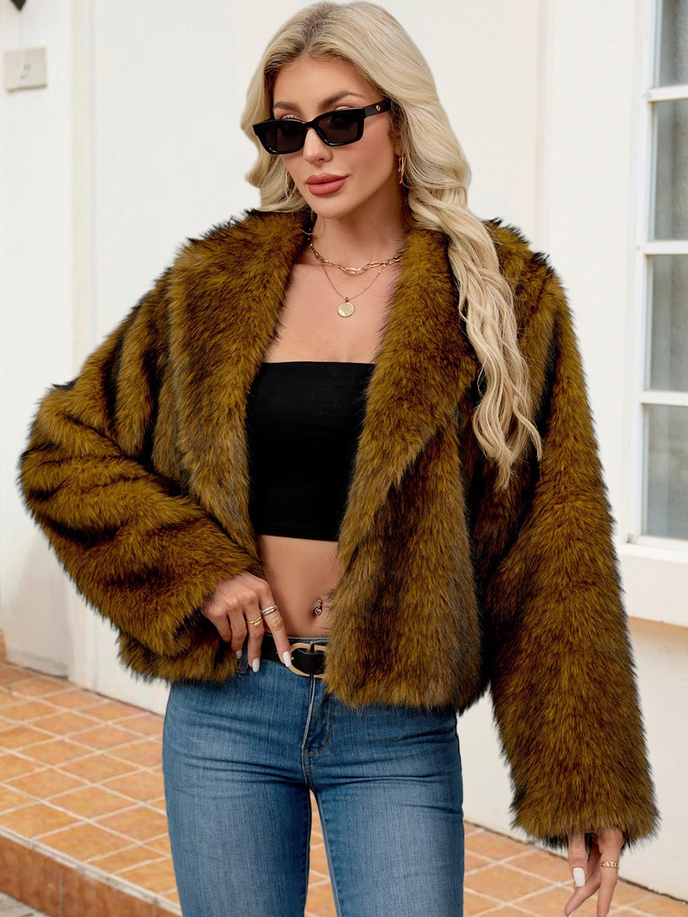 Damen Flauschige Kunstfelljacke mit elegantem Revers ModeGeist