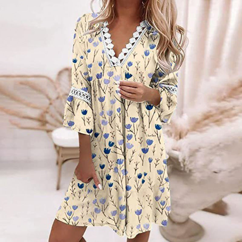 Damen Blumiges Tunika-Kleid mit Spitzenakzenten ModeGeist